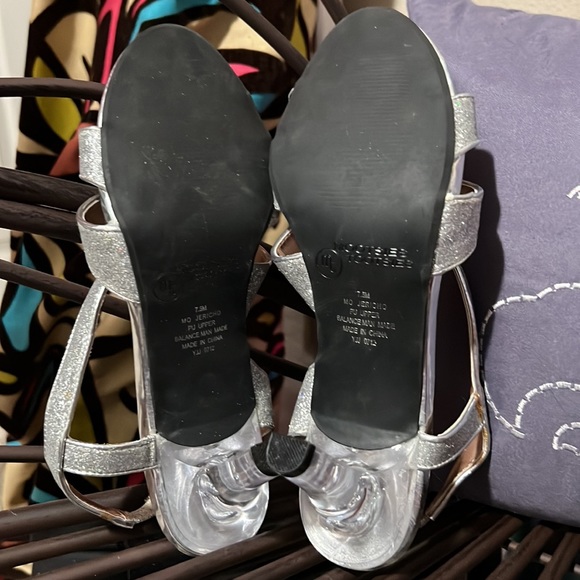 Mootsies Tootsies sz 7.5 silver sandals clear heel special occasion Holiday - Picture 8 of 8